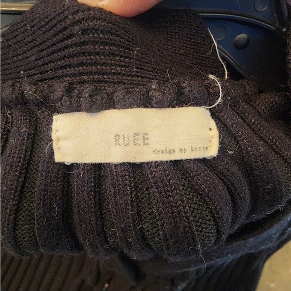 Ruee black Ribbed cropped top size juniors small - Picture 3 of 3